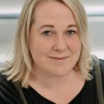 แคลร์ บาร์เร็ตต์ (Clare Barrett)