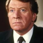 ไคลฟ์ รีวิลล์ (Clive Revill)