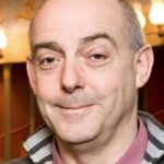 โคลิน บลูเมเนา (Colin Blumenau)