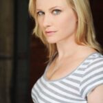 เอมิลี่ โฮล์มส์ (Emily Holmes)