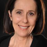 กลีนิส เดวีส์ (Glynis Davies)