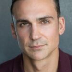 เฮนรี่ ลอยด์-ฮิวจ์ส (Henry Lloyd-Hughes)