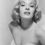 เจนนิเฟอร์ โฮลเดน (Jennifer Holden)