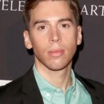 จอร์แดน กาวาริส (Jordan Gavaris)