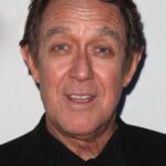 แลร์รี่ ไพน์ (Larry Pine)