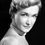 นีน่า ฟอช (Nina Foch)