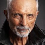 โรเบิร์ต มิอาโน (Robert Miano)