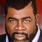 สตู 'ลาร์จ' ไรลีย์ (Stu 'Large' Riley)