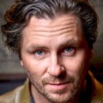 สเวอร์ริร์ กุดนาสัน (Sverrir Gudnason)