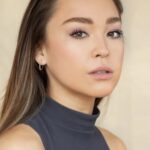 นาโอมิ เจ. โอกาวะ (Naomi J. Ogawa)